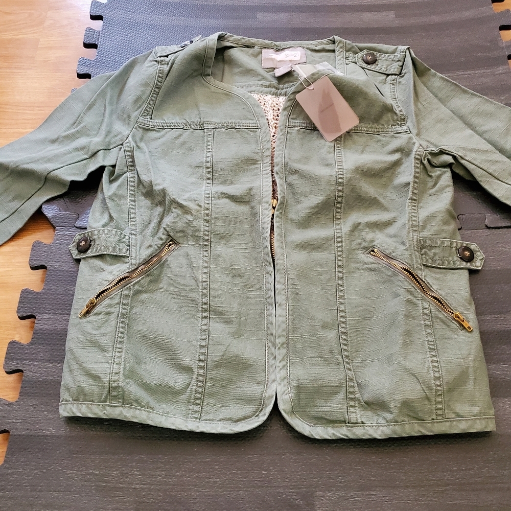 ❤️💚💚 Army green jacket, stitching on the back